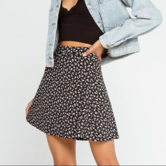 SKY AND SPARROW Floral Black Skater Skirt - Picture 1 of 2
